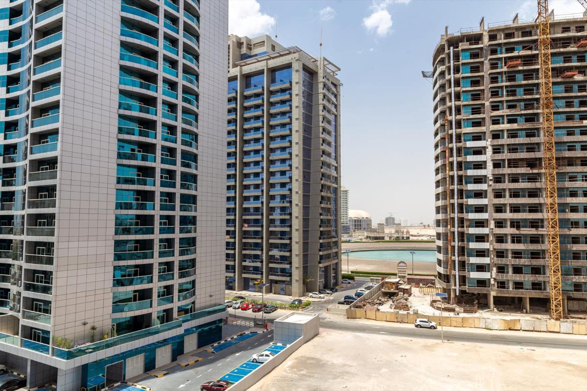 Frank Porter - The Medalist Dubai Exterior photo